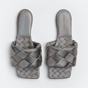 Brand New in Box Bottega Veneta Lido Flat Sandal in Oyster
